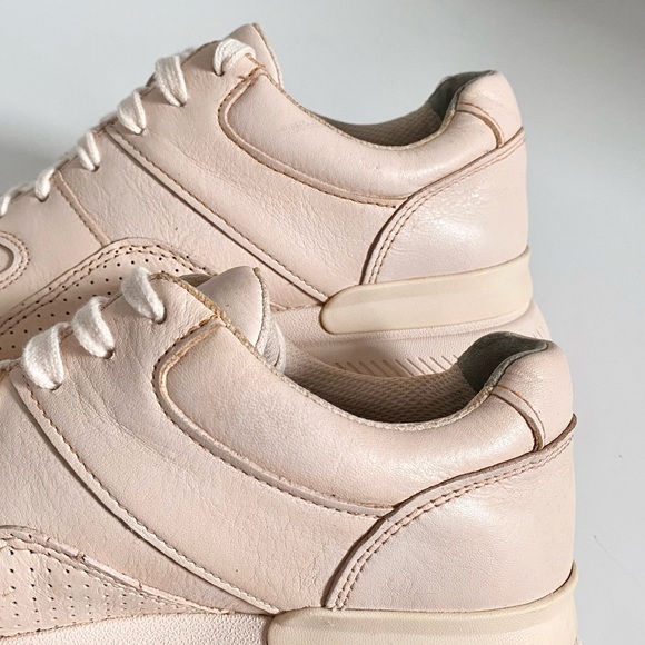 Everlane The Trainer Sneakers in Neutral/Blush - Picture 12 of 15